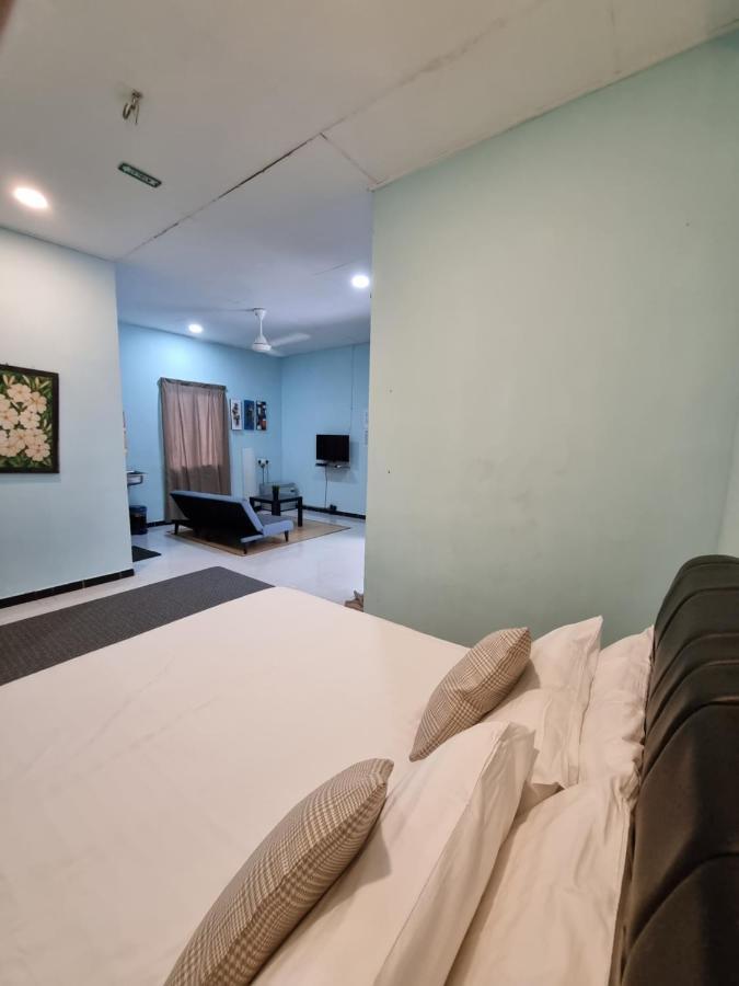 Bed and Breakfast Seven Stones Langkawi Пантай-Сенанг Экстерьер фото